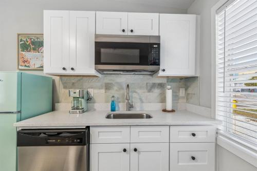 Wave Resort Madeira Beach Florida Studio 2 w Pool in Madeira Beach