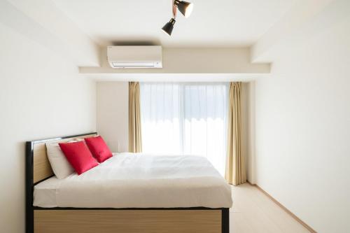 1 double bed, 1 futon bed
