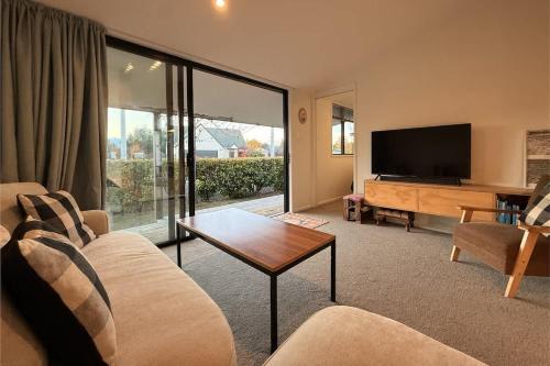 Glenbrook Cottage - Home in the Heart of Twizel in Twizel