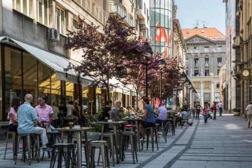 Dominic Smart & Luxury Suites - Republic Square - main image