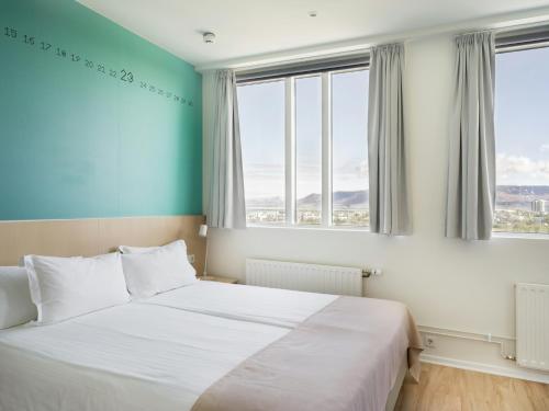 Double or Twin Room with Mountain View