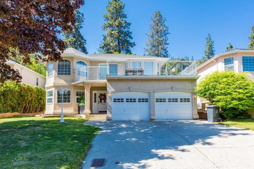 Mountain Views and Private Pool, Kelowna – khách sạn tại Rutland