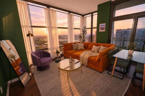 Skyline 2BR on 20th Floor near Grant Park with Paid Parking near 311 South Wacker Drive Chicago