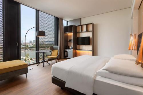 room detail thumbnail 1