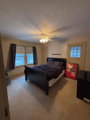 Updated cozy in central Cleveland in بروكلين - أوهايو