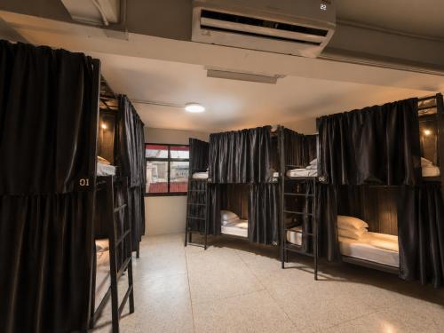 TUKTUK HOSTEL&BAR - image 7