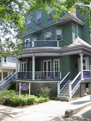 The Coolidge Corner Guest House: A Brookline Bed and Breakfast in Brookline