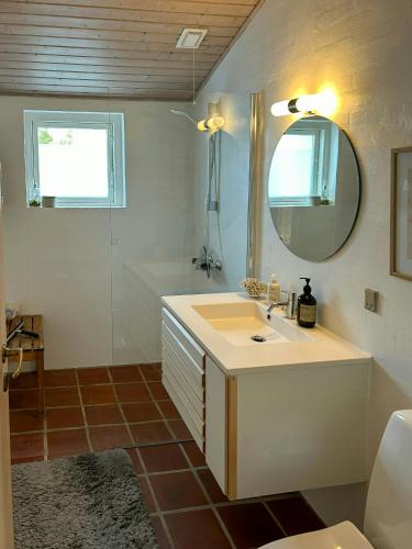Buitenkant, Summerhouse In Southern Style Close To Beach in Vaeggerlose