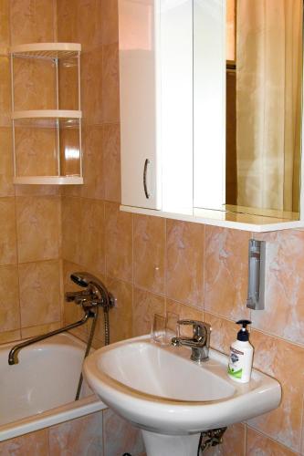 Apartment on Turgenevskoi shosse 25/7 liter О - image 3