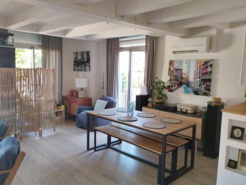 Maison familial climatisée avec piscine chauffée et sécurisée