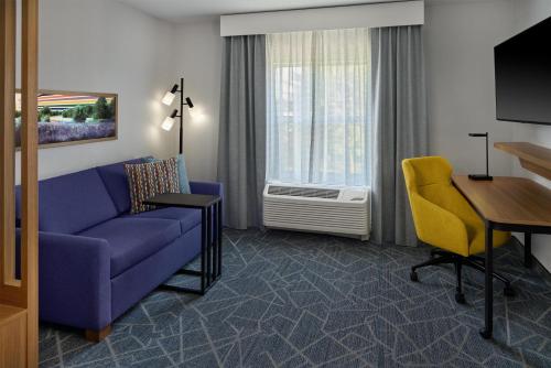 1 king bed, 1 sofa bed