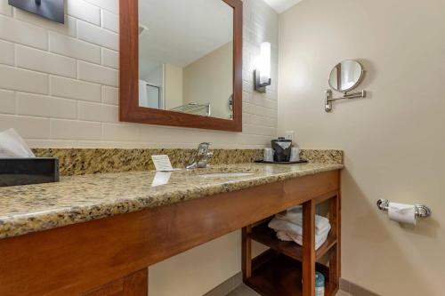 Quality Inn - image 4