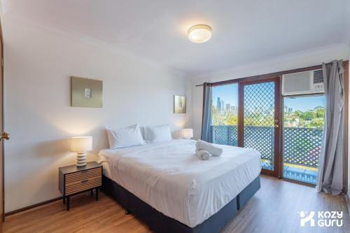 KozyGuru | Balmain | 2BTownhouse bridge view - image 9