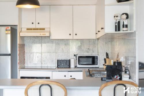 KozyGuru | Balmain | 2BTownhouse bridge view - image 13