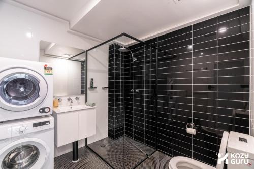 KozyGuru | Balmain | Charming Comfy Studio - image 8