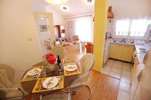 Iekārtas, Apartment Zrinka in Ist