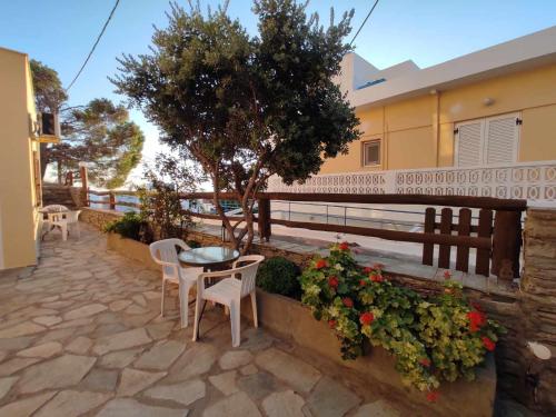 Politis Apartments Batsi chambre d'hôte Arnás