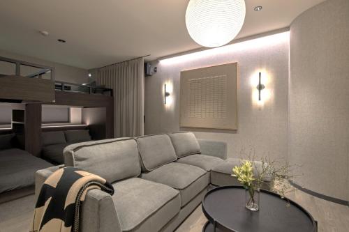 Hotel Guild 5, Токио