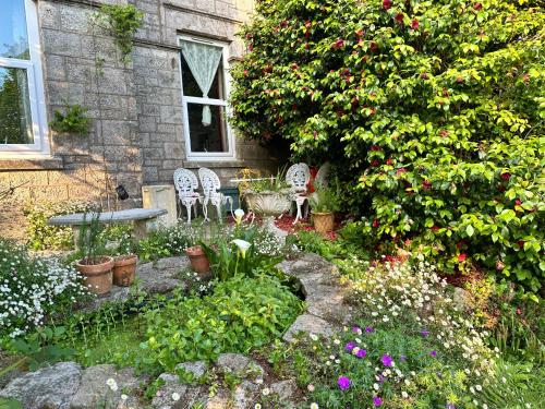 Vrt, Boutique Studio Apartment in Grand House in Sveti Austell