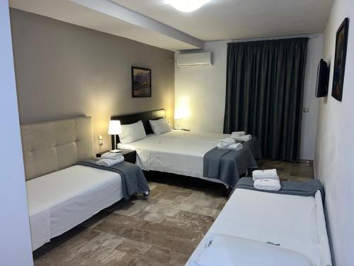 2 twin beds, 2 sofa beds