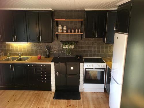 Küche, Bergsmansgårdens Gästhus (Bergsmansgardens Gasthus) in Daglösen