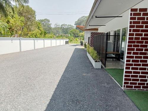 Exterior view, ทุ่งจับช้างโฮมสเตย์ in Chaiya