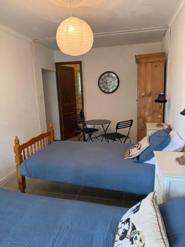 chambre d'hote a la ferme in Сан-Дені-ле-Гаст