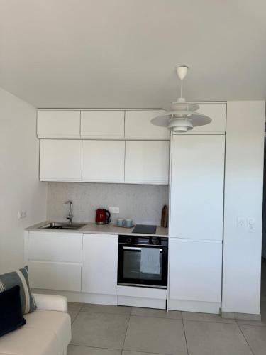köök, Luxurious studio - Pool with sea view in Saint-Laurent-du-Var