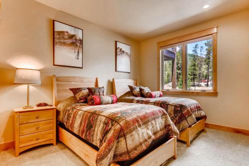 3 bedrooms, 5 beds