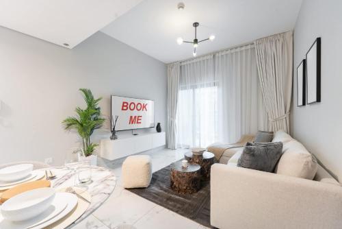 Free housekeeping visits during your stay - StayShort - Dubai South apartment for 4 in a Great Location, Dubai