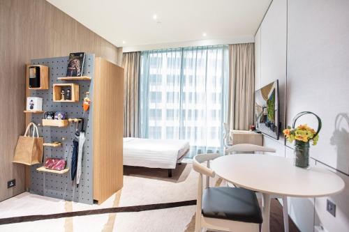 room detail thumbnail 2