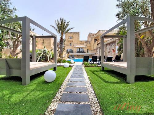 Enchanting Villa Retreat with 5 Bedrooms in Gozo – khách sạn tại Gharb
