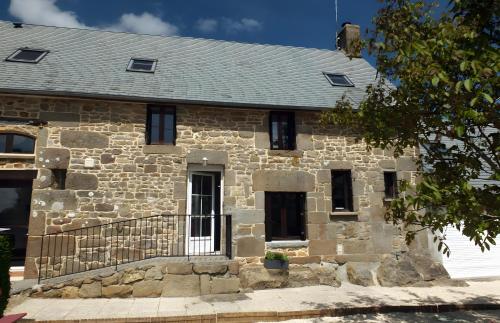 Gîte de La Guinchère – khách sạn tại Saint-Georges-de-Reintembault