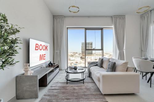 Free housekeeping visits during your stay - StayShort - Stunning 1 Bed in Maritime City that Sleeps  in Dubai Maritime City