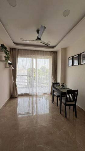 Premium Condominium Near Ganges with Hill View – khách sạn tại Kankhal