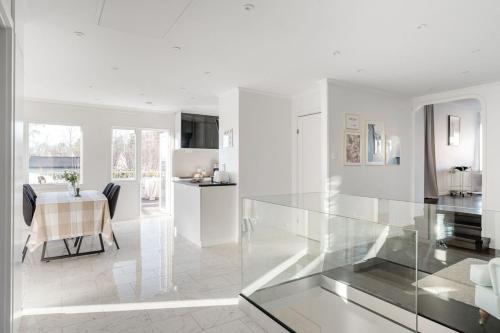 Elegant villa med relaxavdelning nära Stockholm (Elegant villa med relaxavdelning nara Stockholm) in สโปงงา