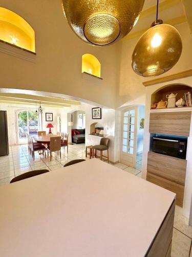 Villa provencale, piscine, jacuzzi & parking in Roquebrune-sur-Argens