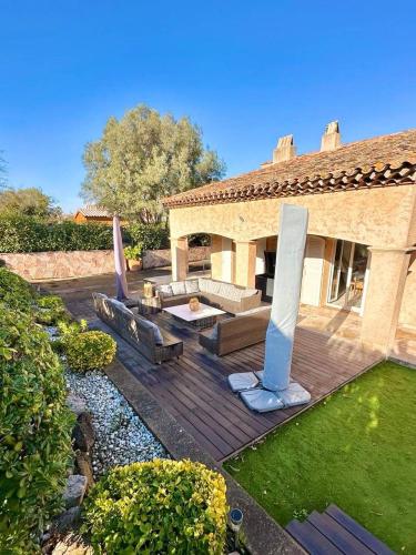 Villa provencale, piscine, jacuzzi & parking in Roquebrune-sur-Argens