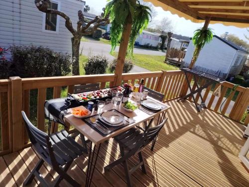 MOBIL-HOME "B27" tout confort avec piscine & lave-linge gratuits