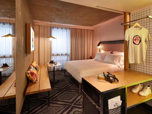 room detail thumbnail 1