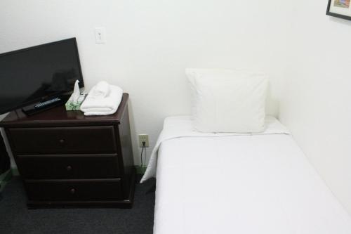 Single room, shared bathroom