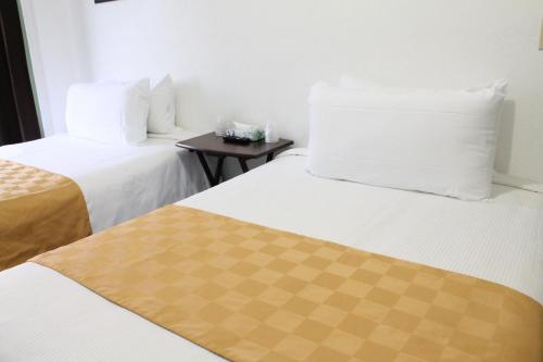 Union Hotel Room Type - Deluxe Room with Two Double Beds and Shared Bathroom