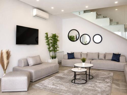 Elegant Villa in Gammarth with Private Indoor Pool – khách sạn tại Gammarth