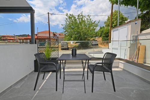 2 bedrooms, 3 beds