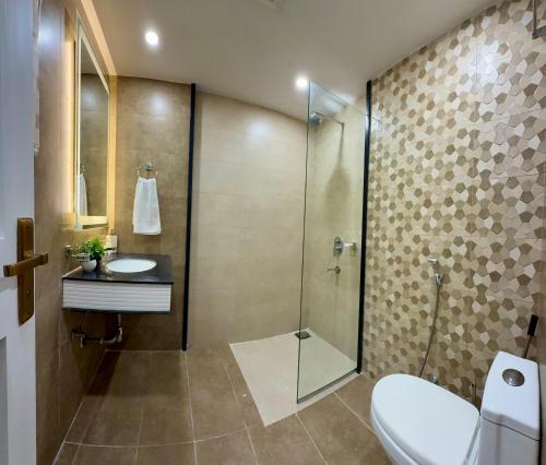 Tropical Suite - 2 Bedroom Apt by Lux Haven Stays - image 12