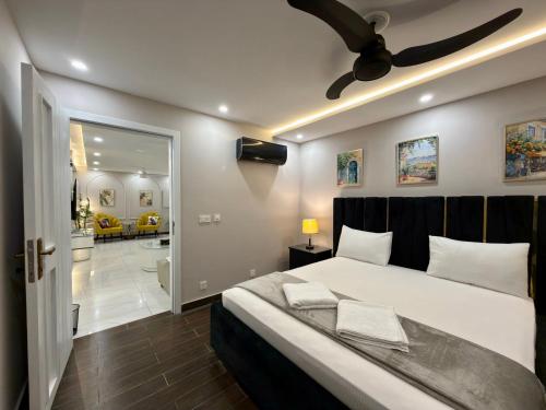Tropical Suite - 2 Bedroom Apt by Lux Haven Stays - image 10