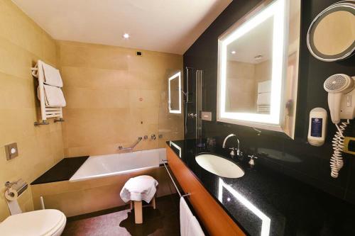 room detail thumbnail 2