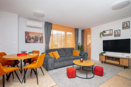 Spacious & Stylish 2BD Urban Retreat – khách sạn tại Lozenets