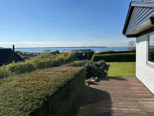 Pohled zvenku, 70S Holiday Home With Views Over The Sea in Vedelshave