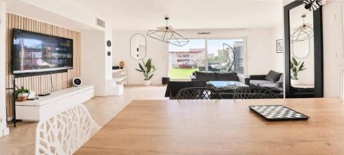 Duplex 120m ,50m terrasse proche centre et mer in La Lironde